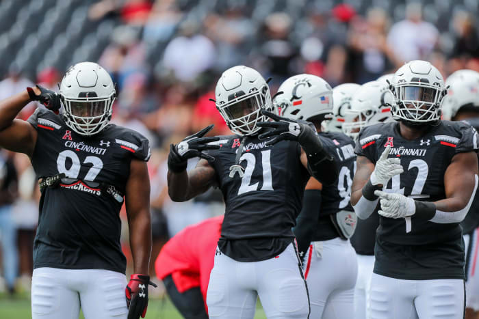 Curtis Brooks (#92), Myjai Sanders (#21), and Malik Vann (#42)